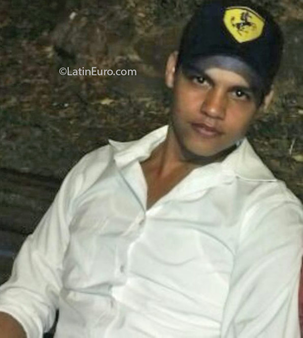 Date this georgeous Dominican Republic man Aneudy from Cotui DO25305