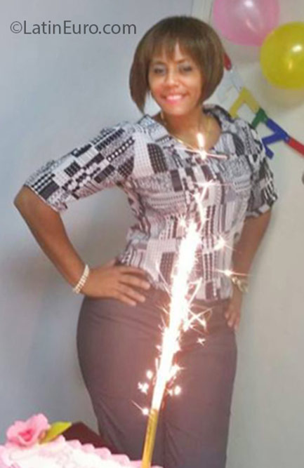 Date this athletic Dominican Republic girl Rosalba from Santiago DO25368