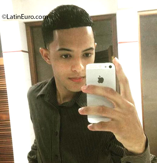 Date this sensual Dominican Republic man Israel from Santiago DO25421