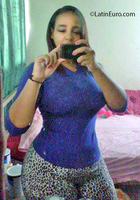 Date this exotic Dominican Republic girl Leshnia from San Pedro De Macoris DO25438