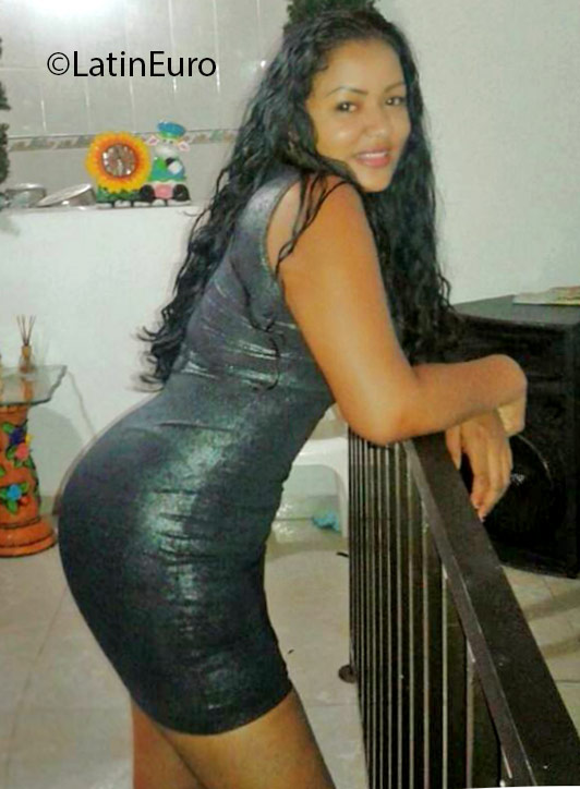 Date this beautiful Colombia girl Paola from Buenaventura CO18872