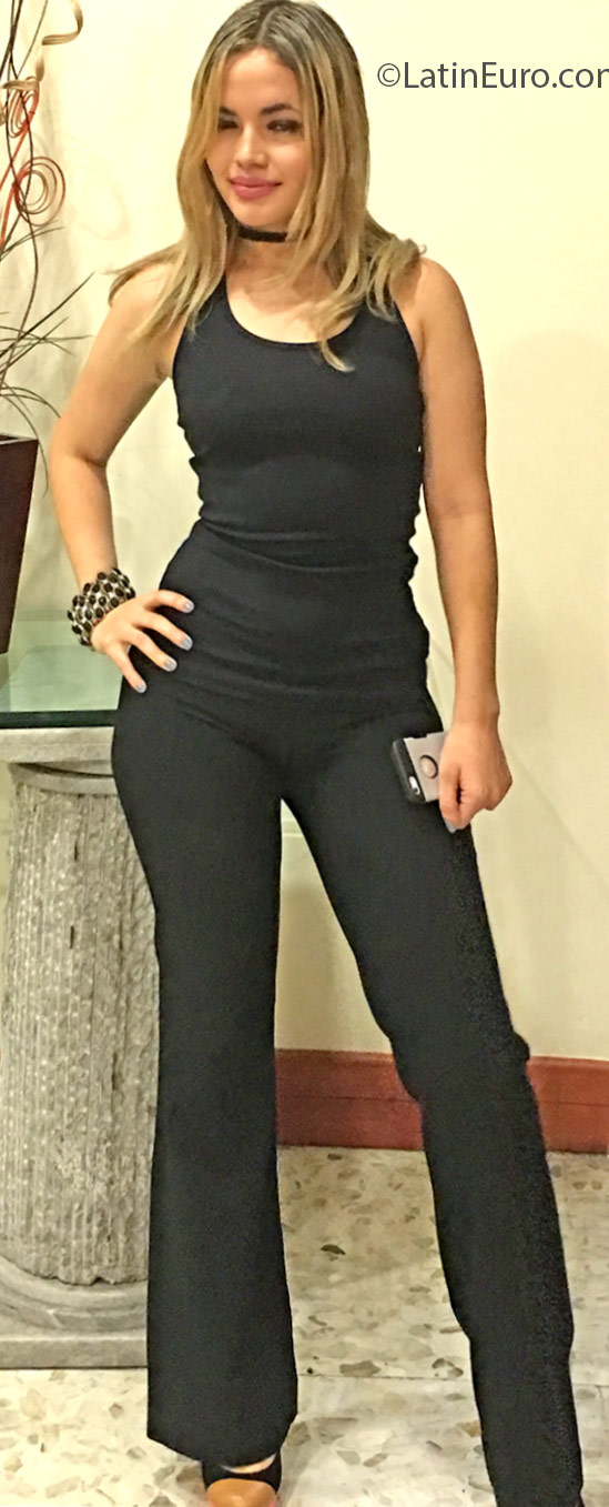 Date this fun Colombia girl Veronica from Cali CO18873