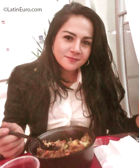 Date this sultry Colombia girl Stephanie from Bogota CO18877