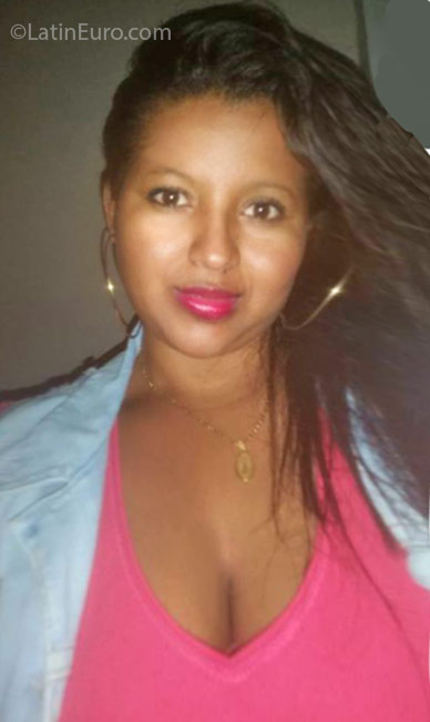 Date this happy Colombia girl Sol from Cali CO18975