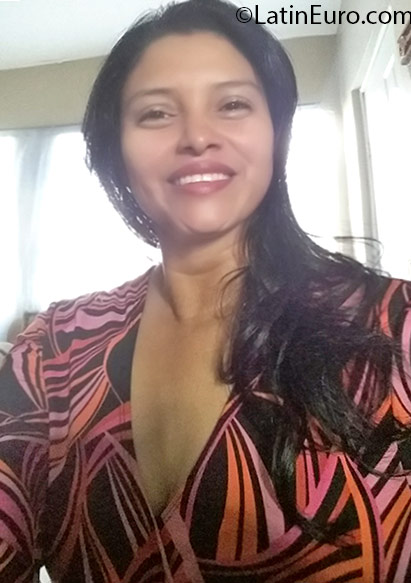 Date this athletic Honduras girl Alba from tegucigalpa HN2153