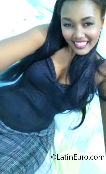 Date this nice looking Dominican Republic girl Angelica from Santo Domingo DO25669