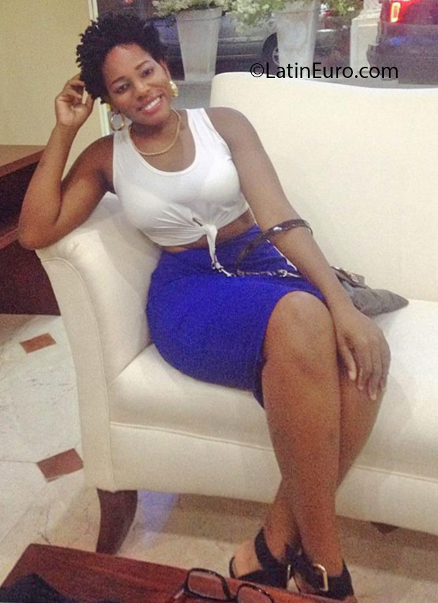 Date this happy Dominican Republic girl Vivian from Santiago DO25784