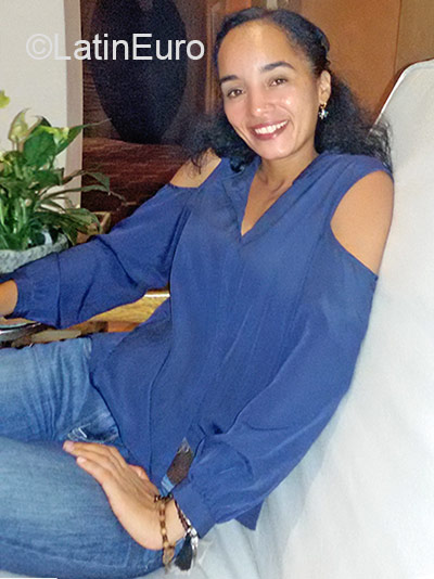 Date this lovely Dominican Republic girl Anny from Santo Domingo DO25971