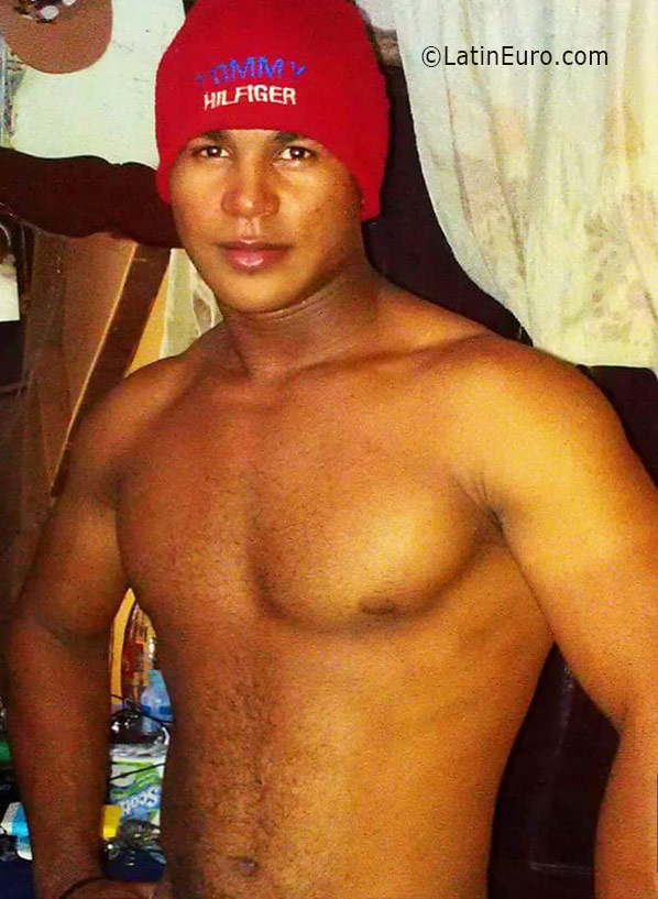 Date this happy Dominican Republic man Edgar from Santo Domingo DO25997