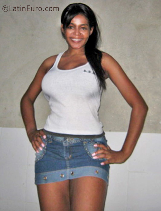Date this tall Colombia girl Jeycy from Cali CO30322