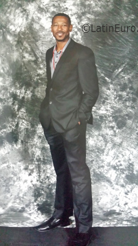 Date this fun United States man Louis from Minneapolis US17439