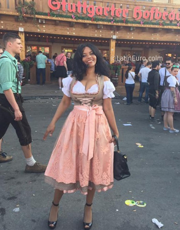 Date this gorgeous Germany girl Luanda from Stutgart BR9702