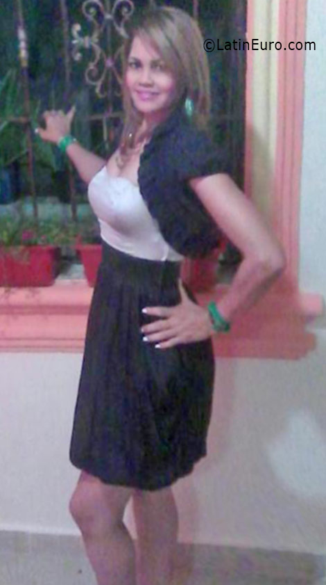 Date this voluptuous Dominican Republic girl Virginia from Santo Domingo DO26337