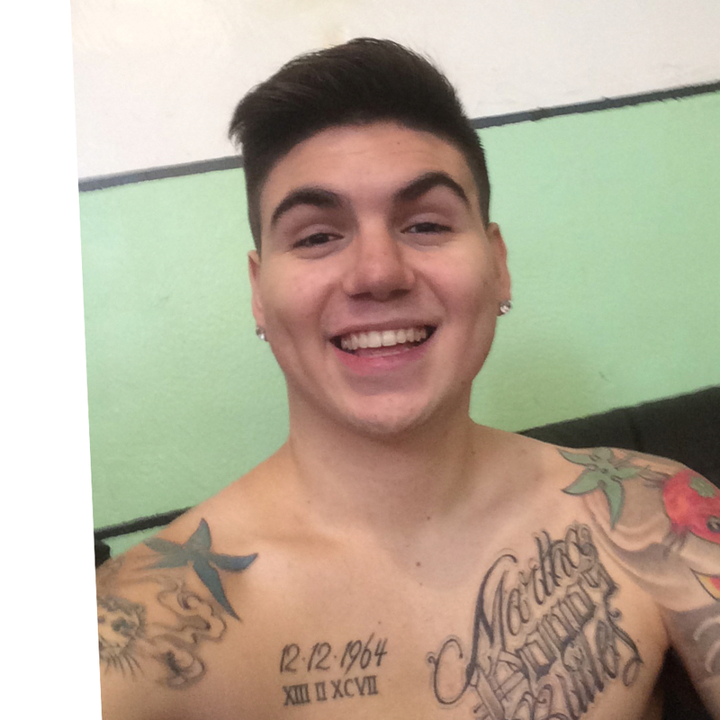 Date this young Colombia man Alex from Paris CO19113