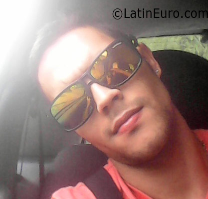 Date this athletic Colombia man Jhoam from Medellin CO19136