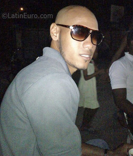 Date this young Dominican Republic man Malvin from Santo Domingo DO26197