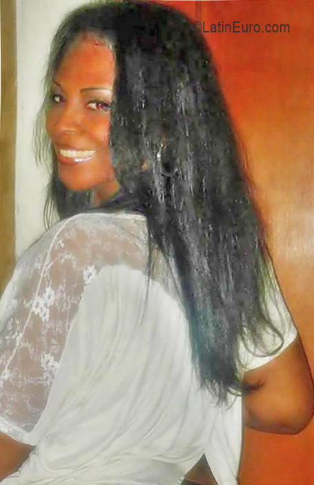 Date this stunning Colombia girl Francia from Cali CO23506