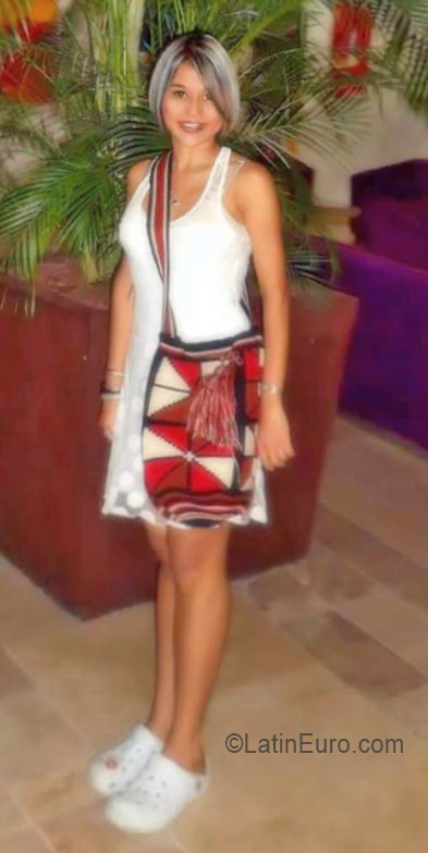 Date this voluptuous Colombia girl Yisele from Bogota CO19260