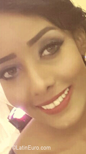 Date this hard body Saudi Arabia girl Moona from Al Khobar SA29