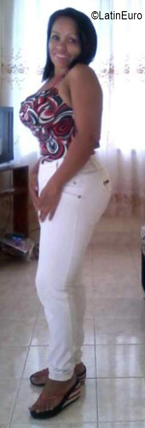 Date this gorgeous Colombia girl Yaneth from Guacari CO22090