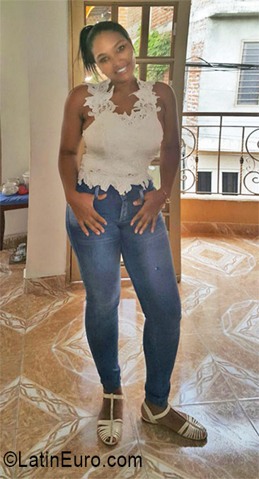 Date this happy Colombia girl Leidy from Guacari CO19378