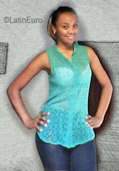 Date this happy Colombia girl Andrein from Cartagena CO19411