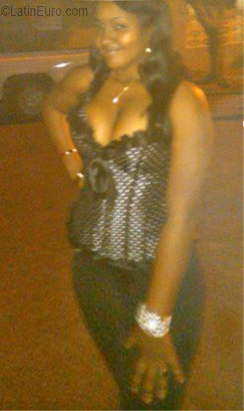 Date this happy Dominican Republic girl Nenoskia from Santo Domingo DO26540