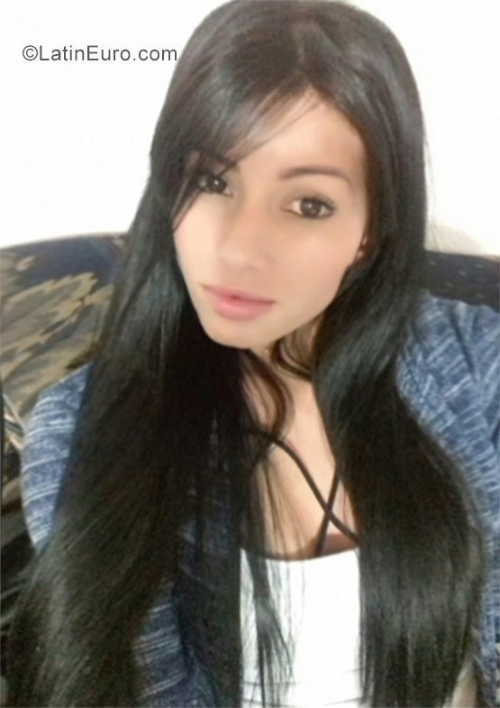 Date this sultry Colombia girl Leivelez from  CO19563