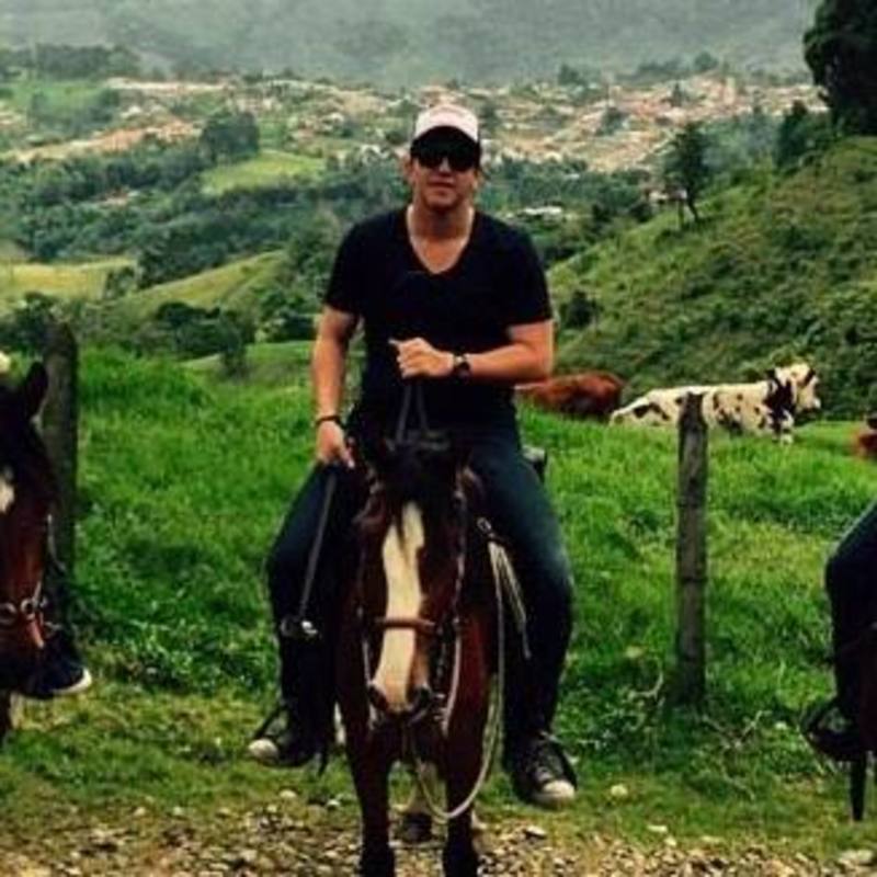 Date this beautiful Colombia man Martinezre from Bogota CO19595