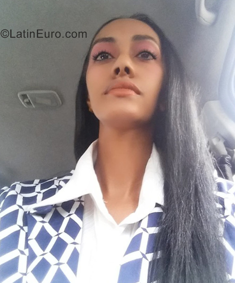 Date this pretty Dominican Republic girl Esther from Santo Domingo DO26826