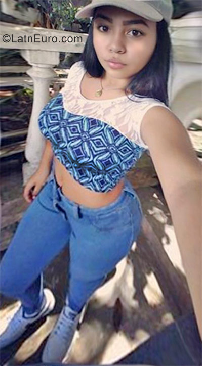Date this sensual Venezuela girl Liiana from Caracas VE804