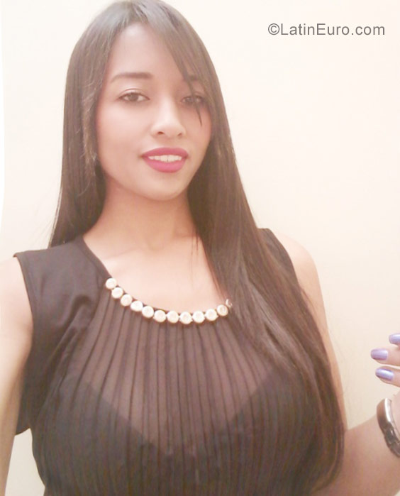 Date this sensual Colombia girl Claudia from Bogota CO19886
