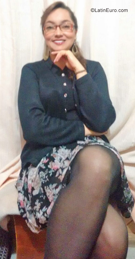 Date this voluptuous Colombia girl Sandra from Bogota CO19956