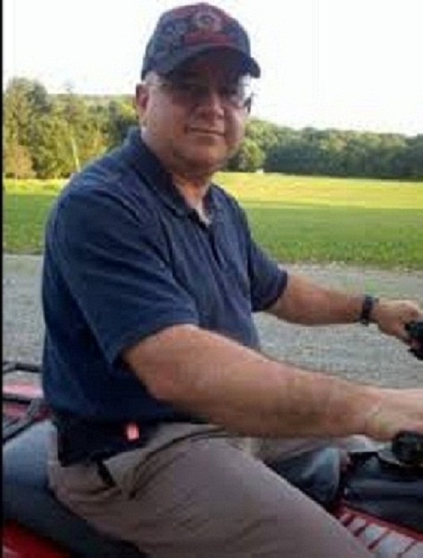 Date this happy United States man Alexwalkers from Agawam US17795