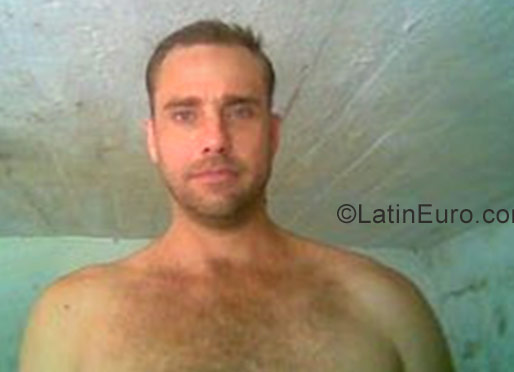 Date this foxy Brazil man Adriano from Porto Alegre BR9878