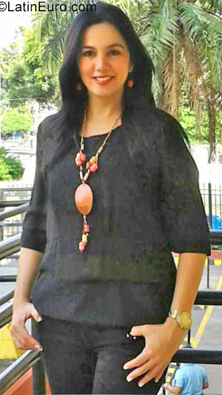 Date this charming Colombia girl Alexandra from Cali CO22205