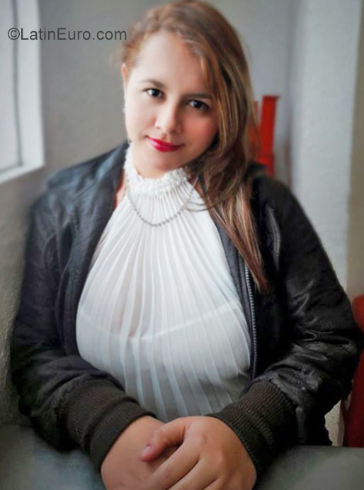 Date this happy Colombia girl Jade sanchez from Bogota CO20121