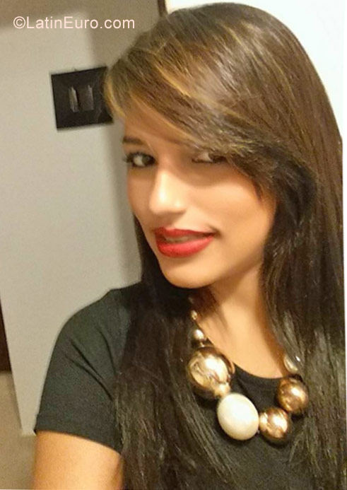 Date this young Dominican Republic girl Karen from Santo Domingo DO27339