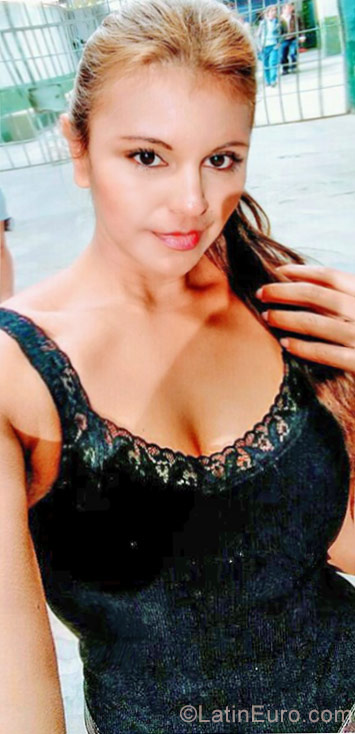 Date this passionate Colombia girl Carmen from Bogota CO20319