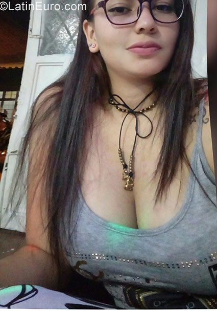 Date this happy Colombia girl Leidy from Cali CO20334