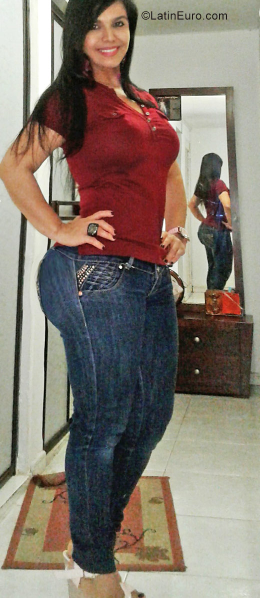 Date this athletic Colombia girl Sukita from Cali CO20346