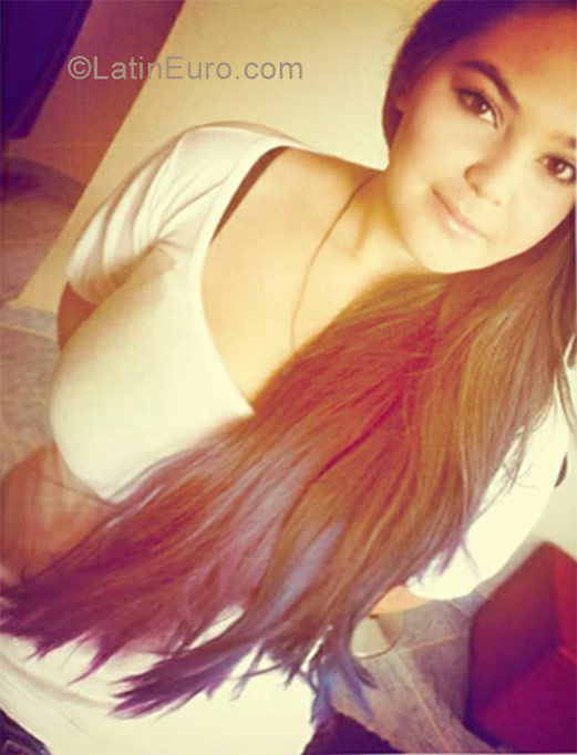 Date this voluptuous Colombia girl Julieth from Medellin CO20702