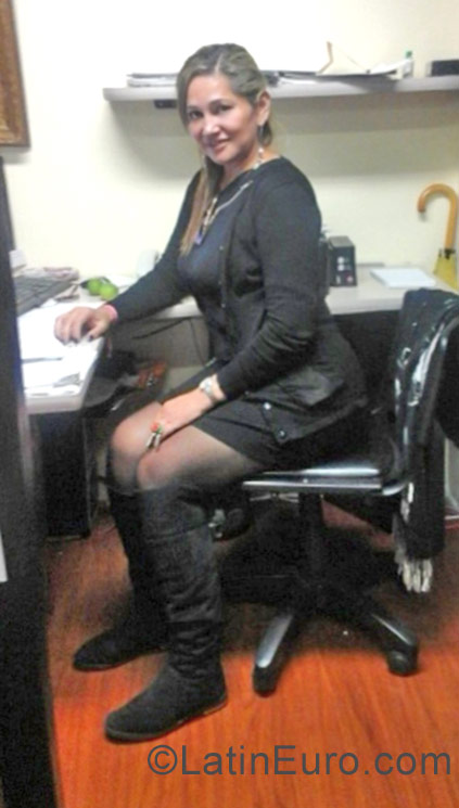 Date this good-looking Colombia girl Adriana from Bogota CO20727
