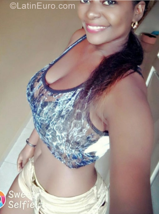 Date this beautiful Colombia girl Tinkerbel from Buenaventura CO20775