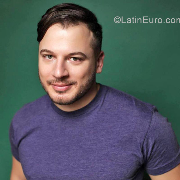 Date this passionate United States man Robert from Los Angeles US18001
