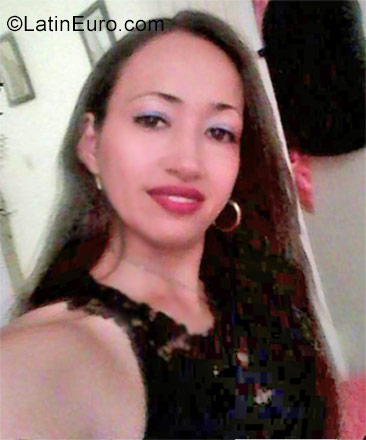 Date this sensual Colombia girl Yuri from Cali CO20994