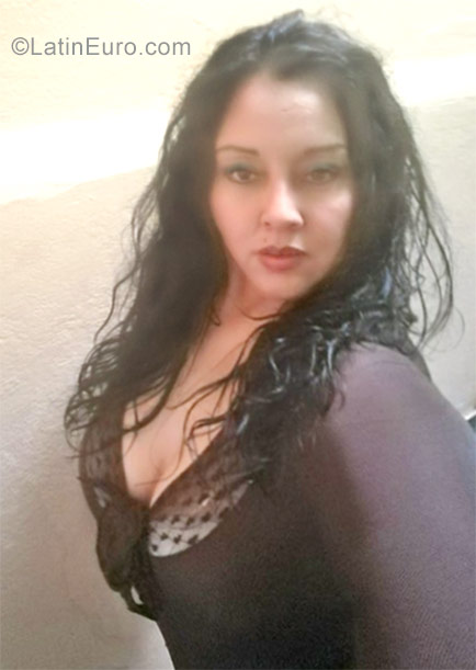Date this beautiful Colombia girl Omaira from Bogota CO21017