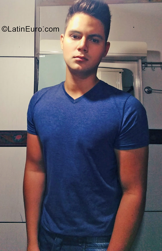 Date this lovely Brazil man Guilherme from Novo Hamburgo BR9974