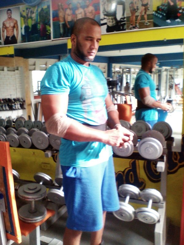 Date this hard body Dominican Republic man Leonardo from Santiago DO28302