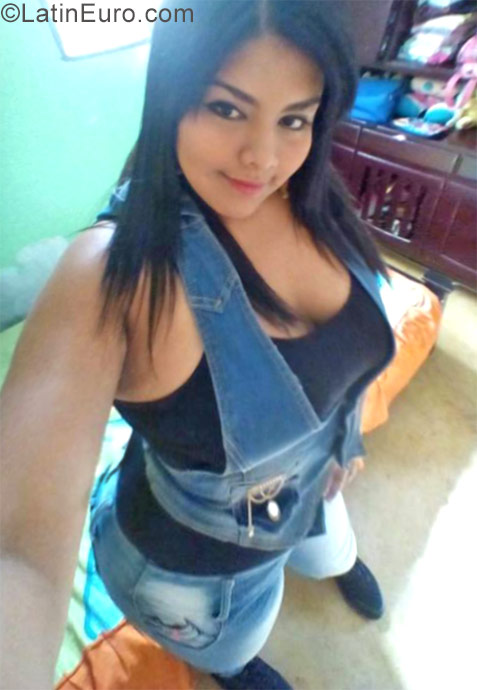 Date this voluptuous Colombia girl Ana meliza from Medellin CO21162